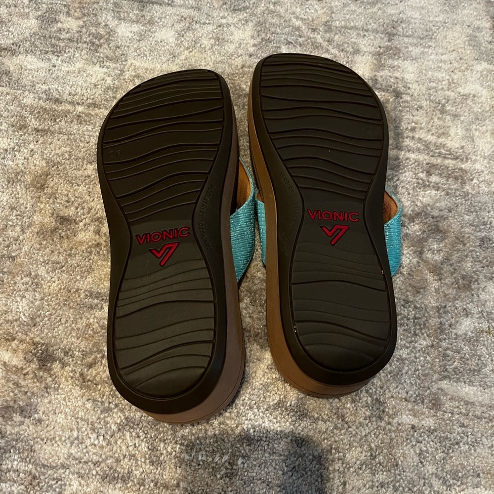 Vionic flip flops - Picture 4 of 5